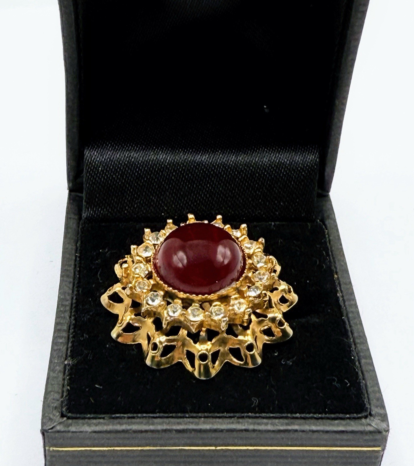 Vintage Gold Ruby Red Cabochon Stone Rhinestone Accent Pin Brooch 1.25” – 168