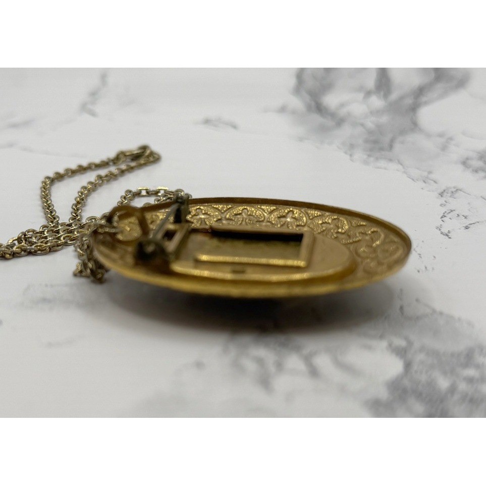 Vintage Large Portrait Cameo Pendant Brooch 2″ Ornate Gold Tone 18″ Chain