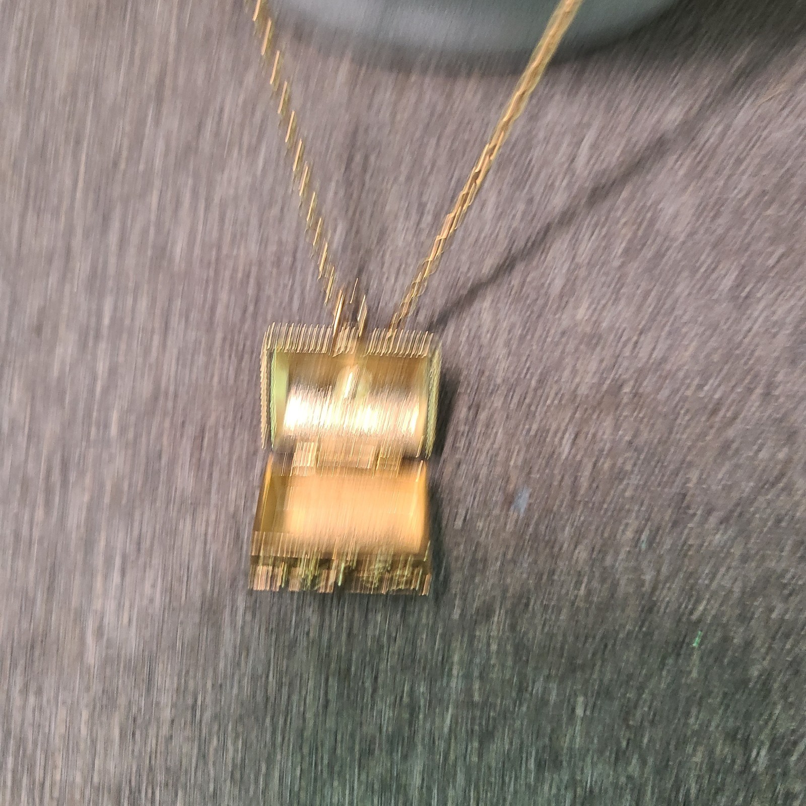 Vintage 1974 Signed Avon Queens Ranson Pill Box/Stash Necklace