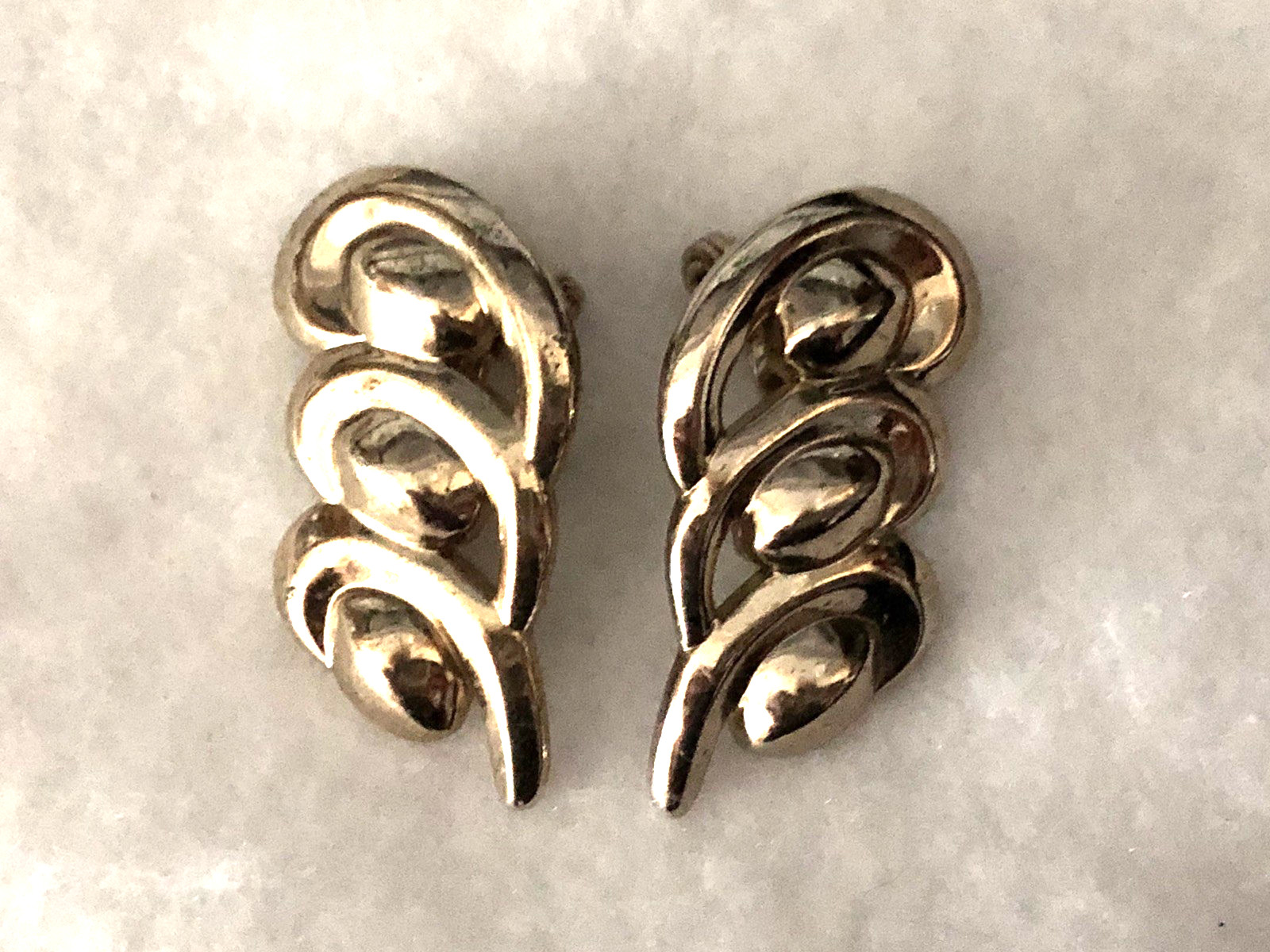 LOT OF 13 PAIRS VTG. SIGNED EARRINGS CAROLEE MONET DODD TRIFARI AND MORE