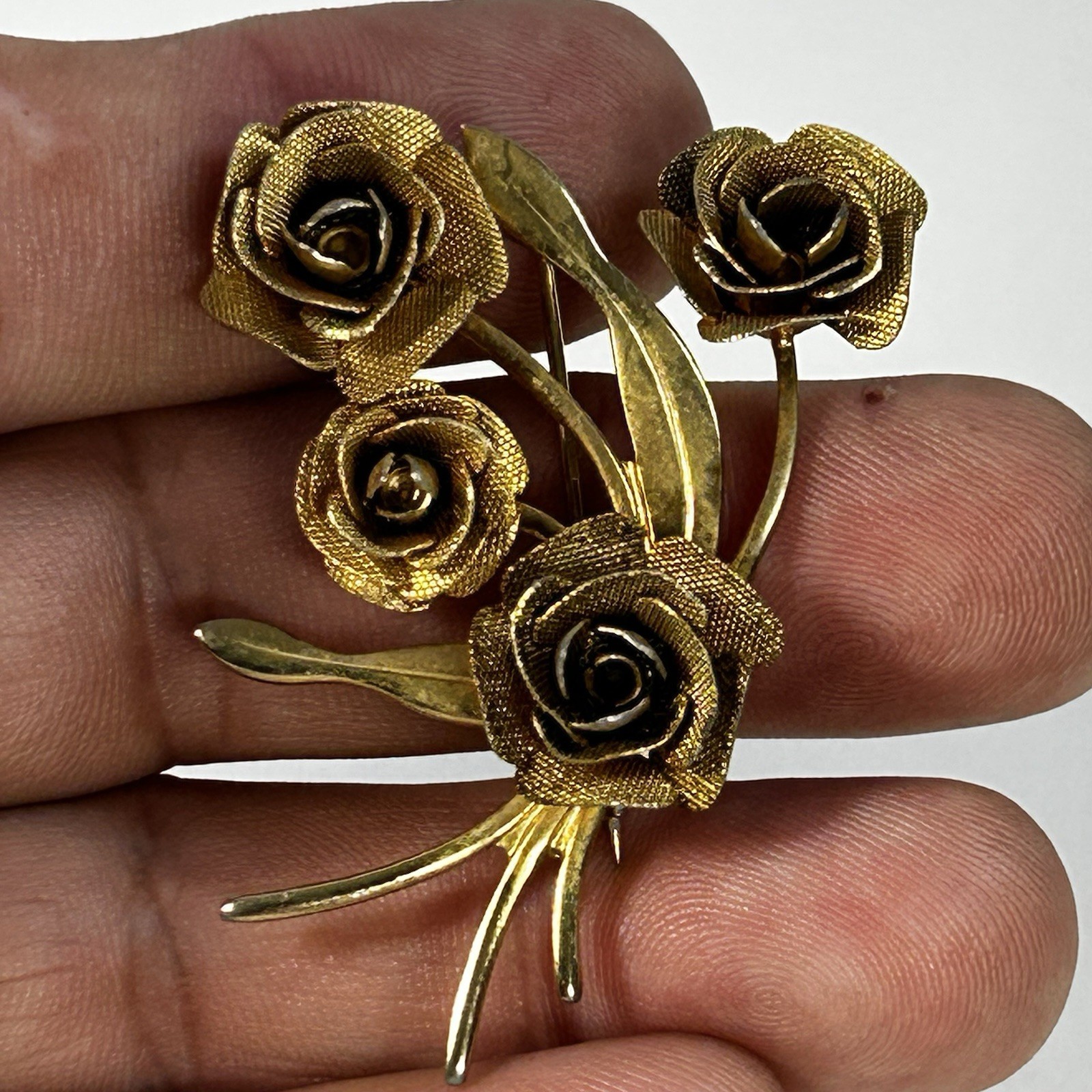 Vintage Gold Tone Rose Bouquet Brooch Pin Textured Floral 4 Roses 2.5”