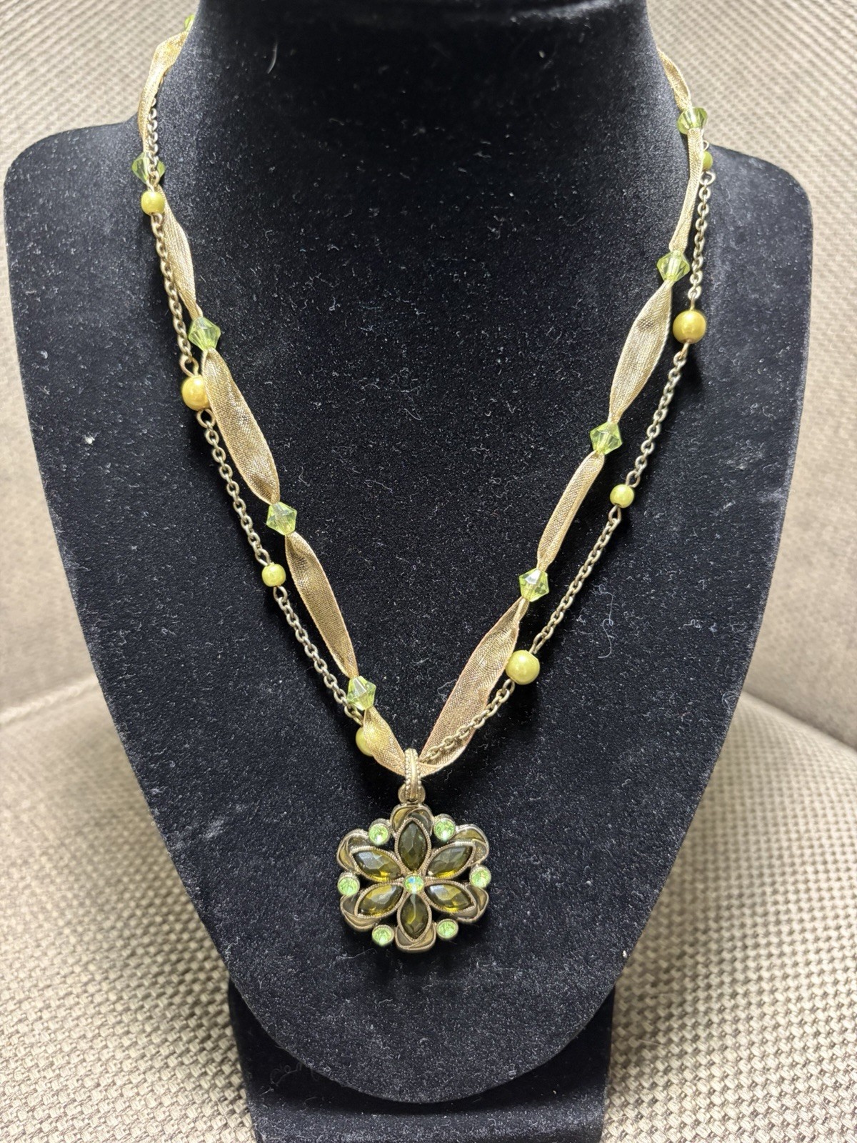 VTG 1928 Signed Moss Green Gold Tone Flower Necklace Double Strand Faux Pearls