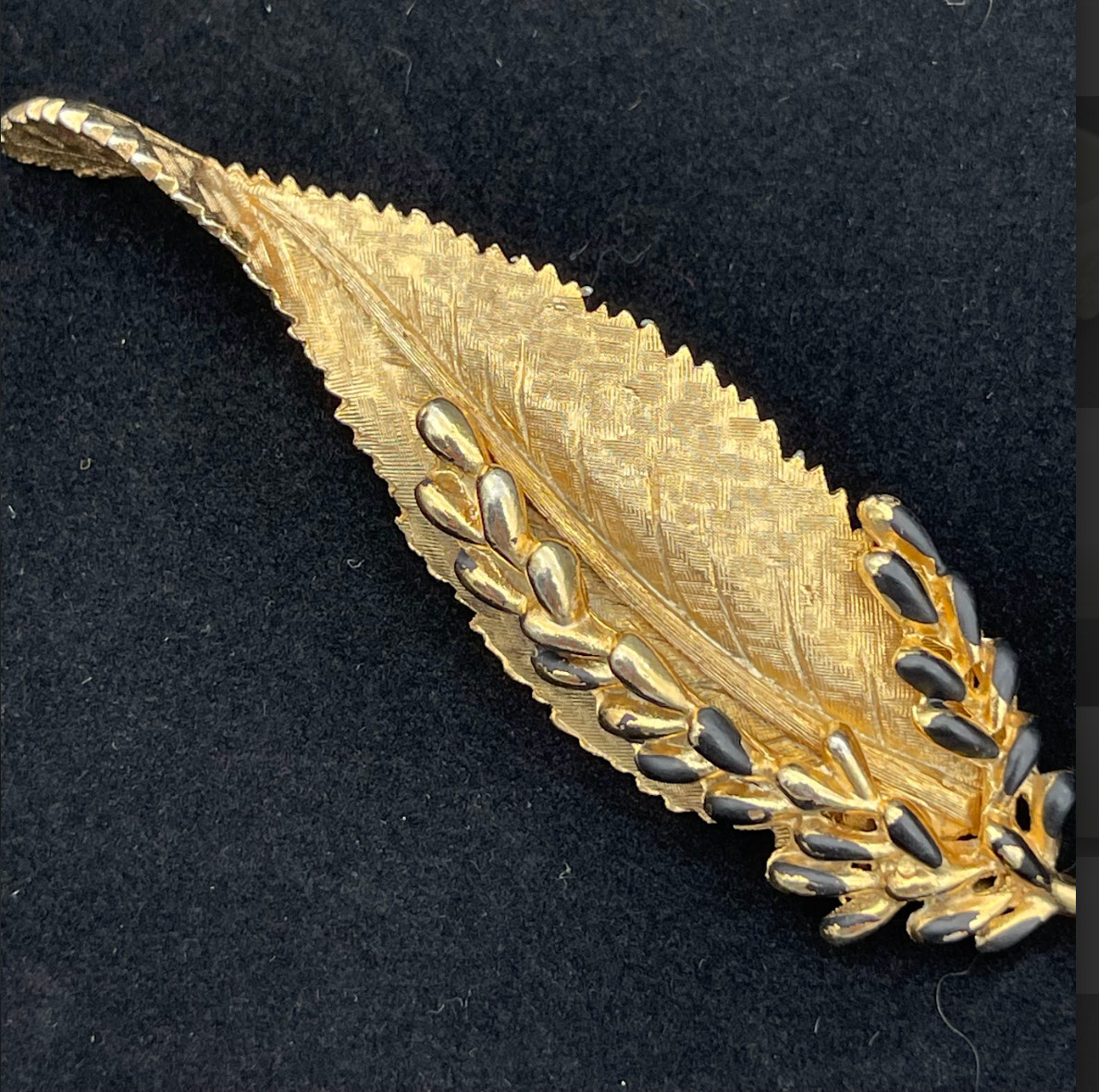 Lot Vintage Brooch and pin Gold Tone Collection Unmarked 60s, 70s or 80s