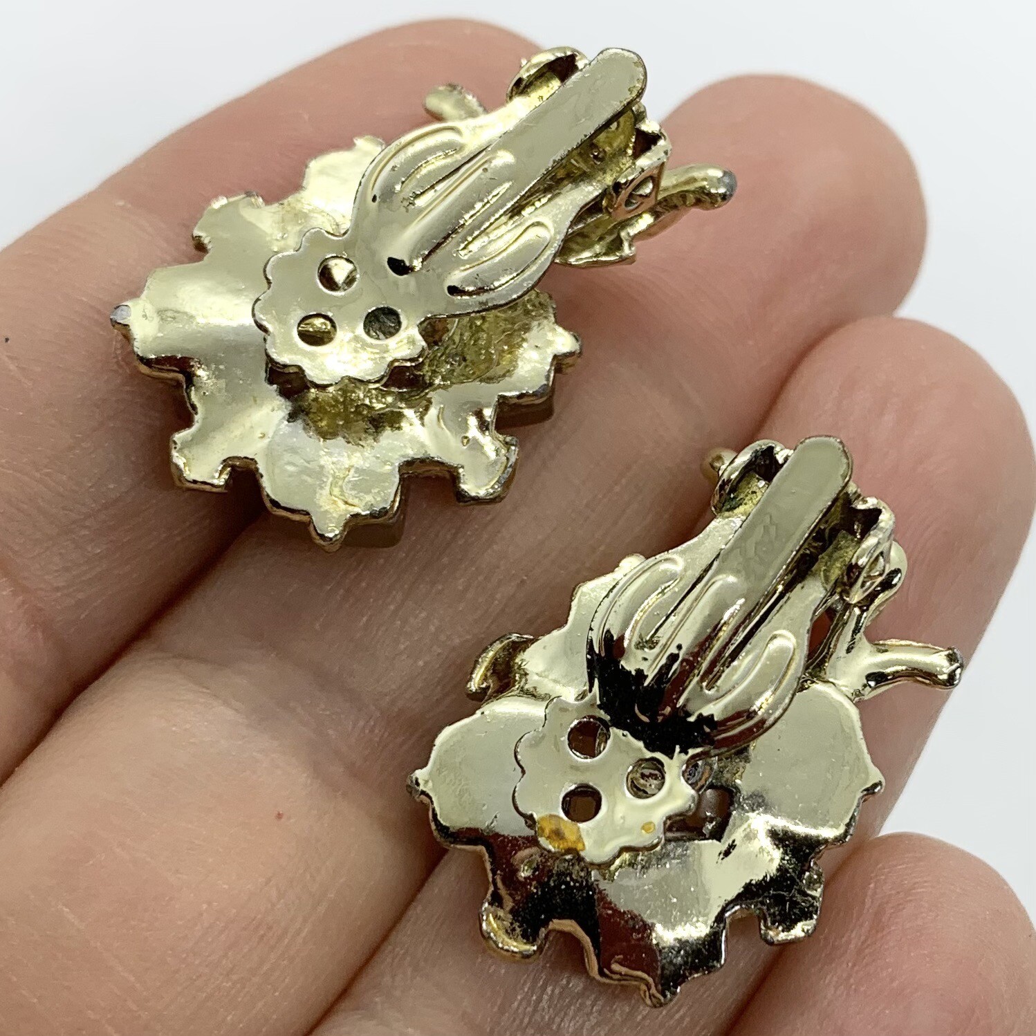 VTG 50s THERMOSET PLASTIC FLOWER PEACH BROWN GOLD EARRINGS CLIP-ON 1”
