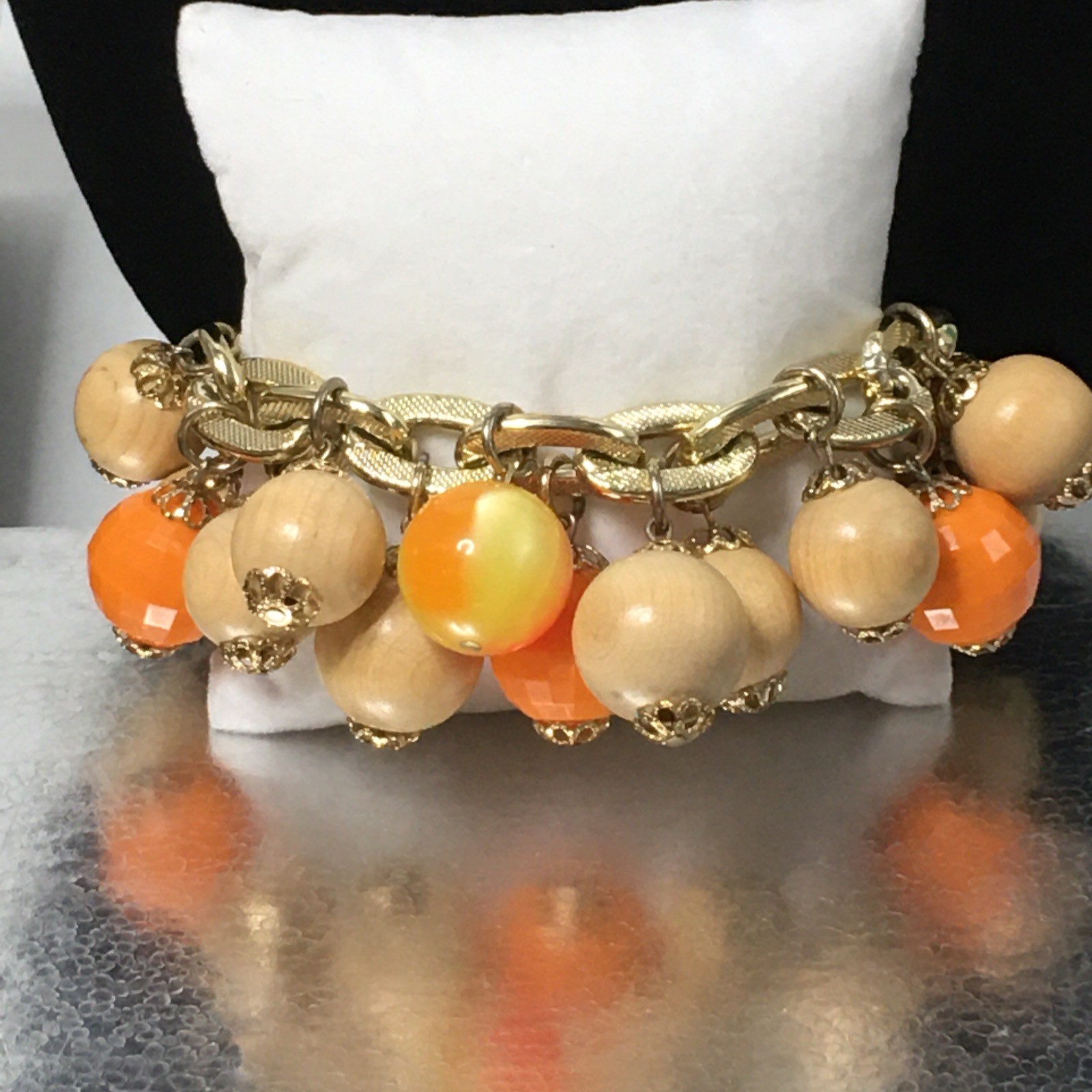 1960s VTG Chunky Multicolor Beaded Cha Cha Bracelet Lucite and Wood 8″