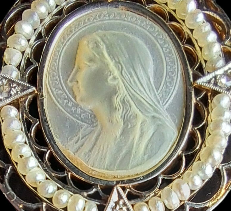 Fine Antique Art Nouveau 18K Gold Mother of Pearl Virgin Mary Pendant Ca 1900