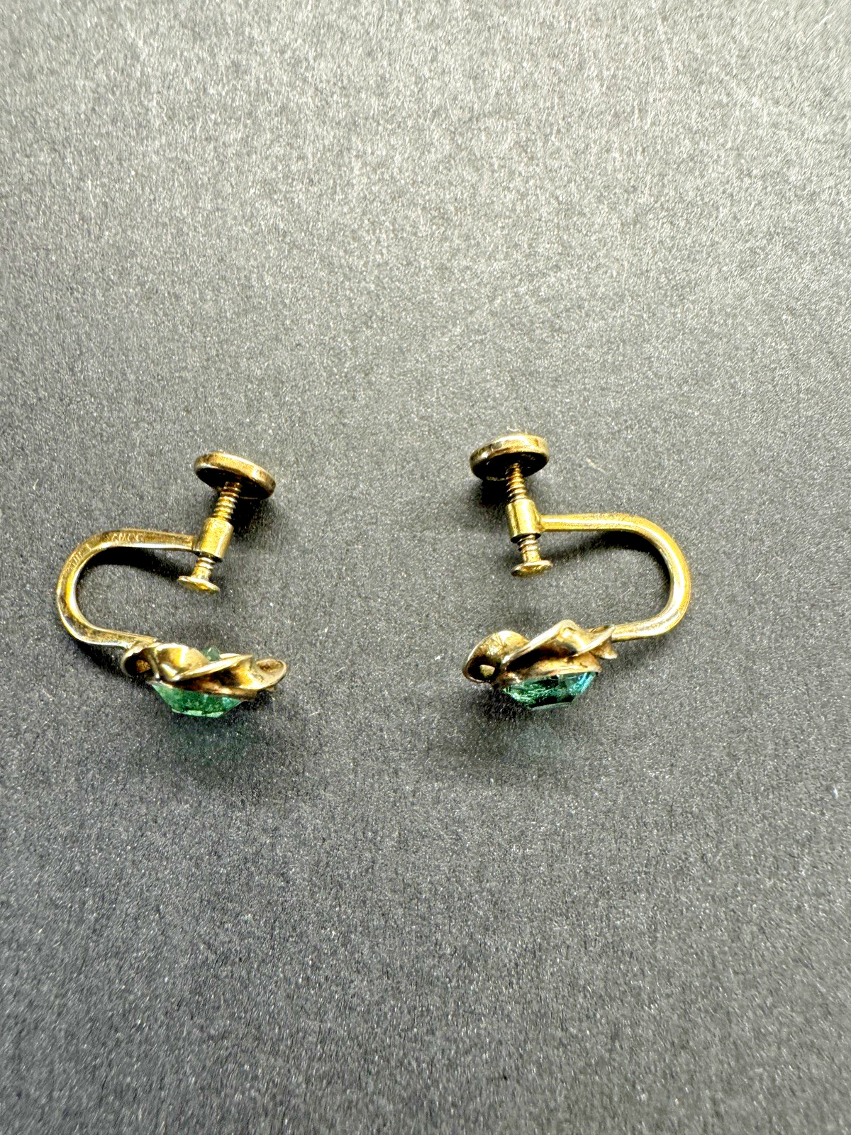 Vintage 1950s 1/20 12K Gold Filled Green Rhinestone Flower Screw Back Earrings