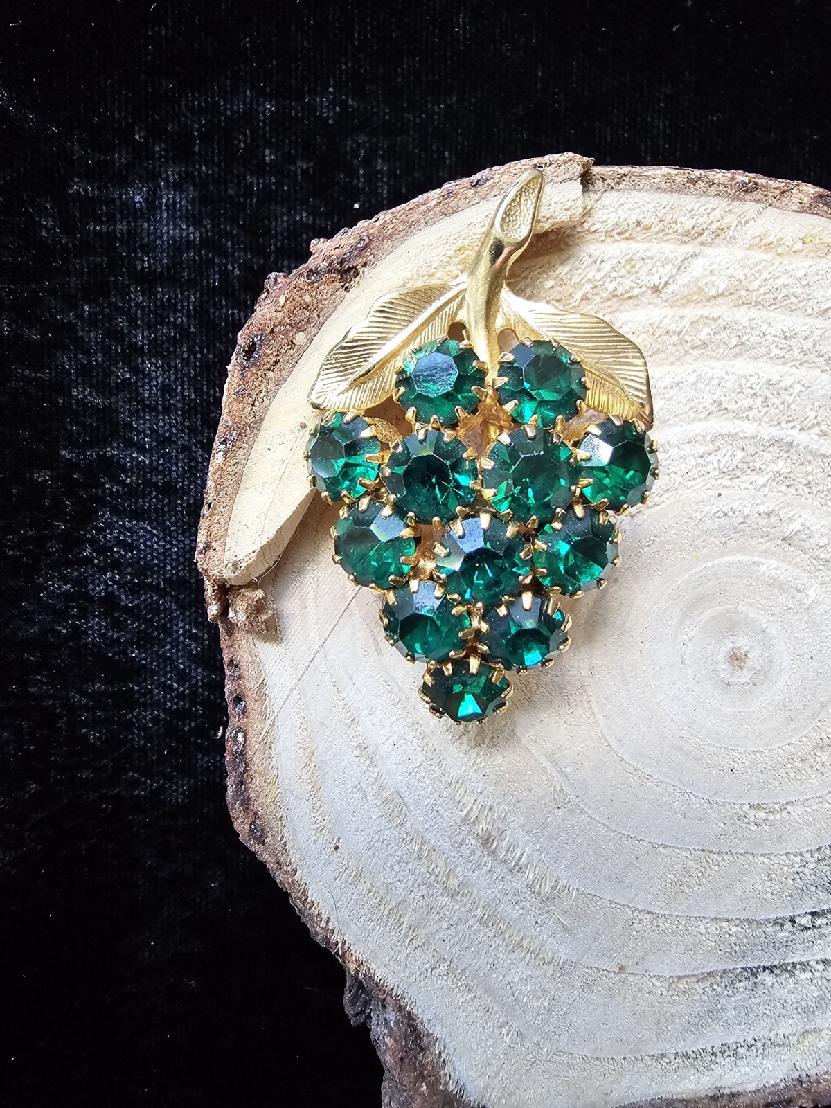 Estate Grape Cluster Brooch Green Rhinestones Gold Tone Prong Set Mcm Pin