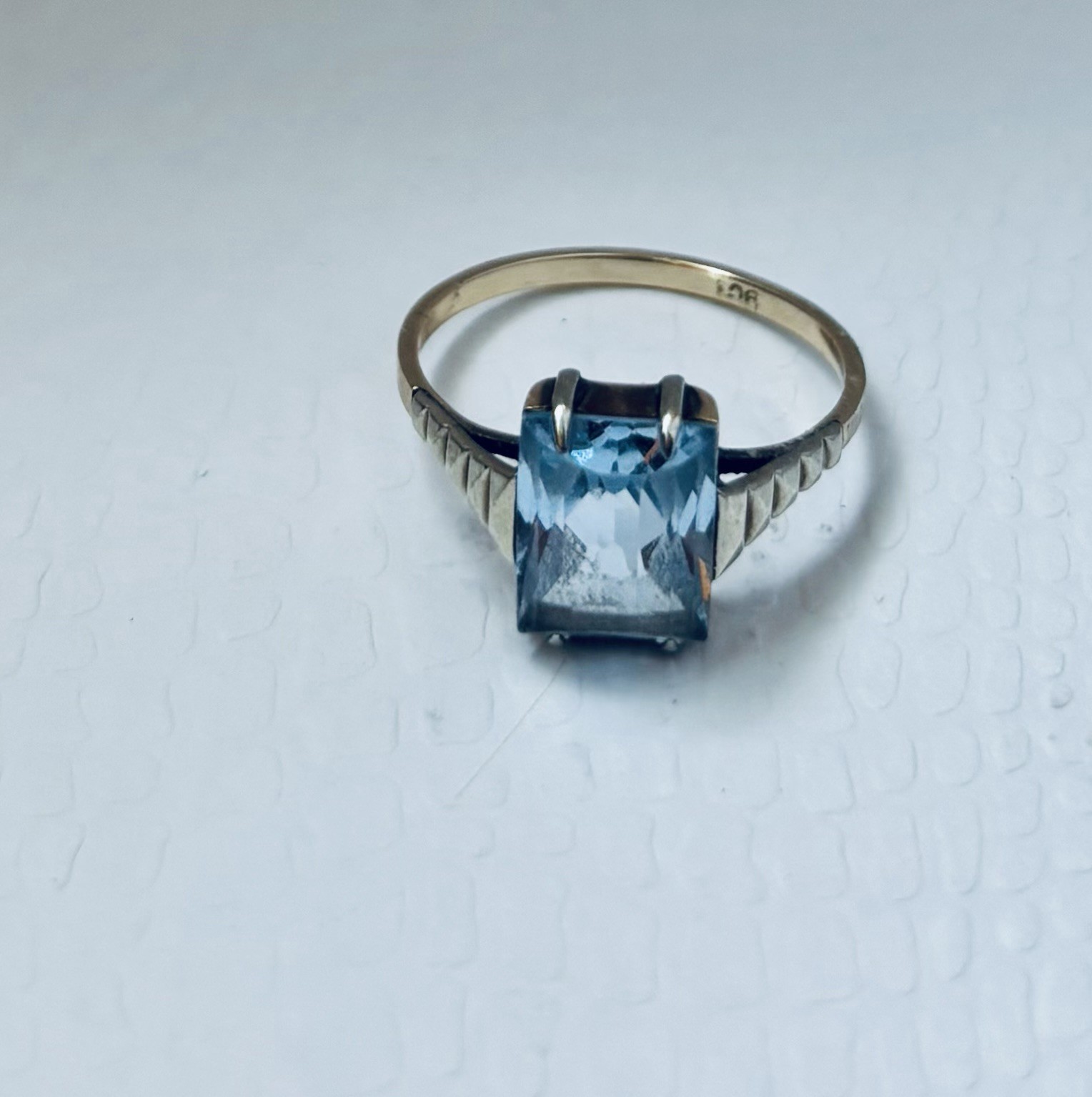 Vintage Art Deco 9k Yellow Gold Ring with 1 carat Emerald-Cut Aquamarine, size 6
