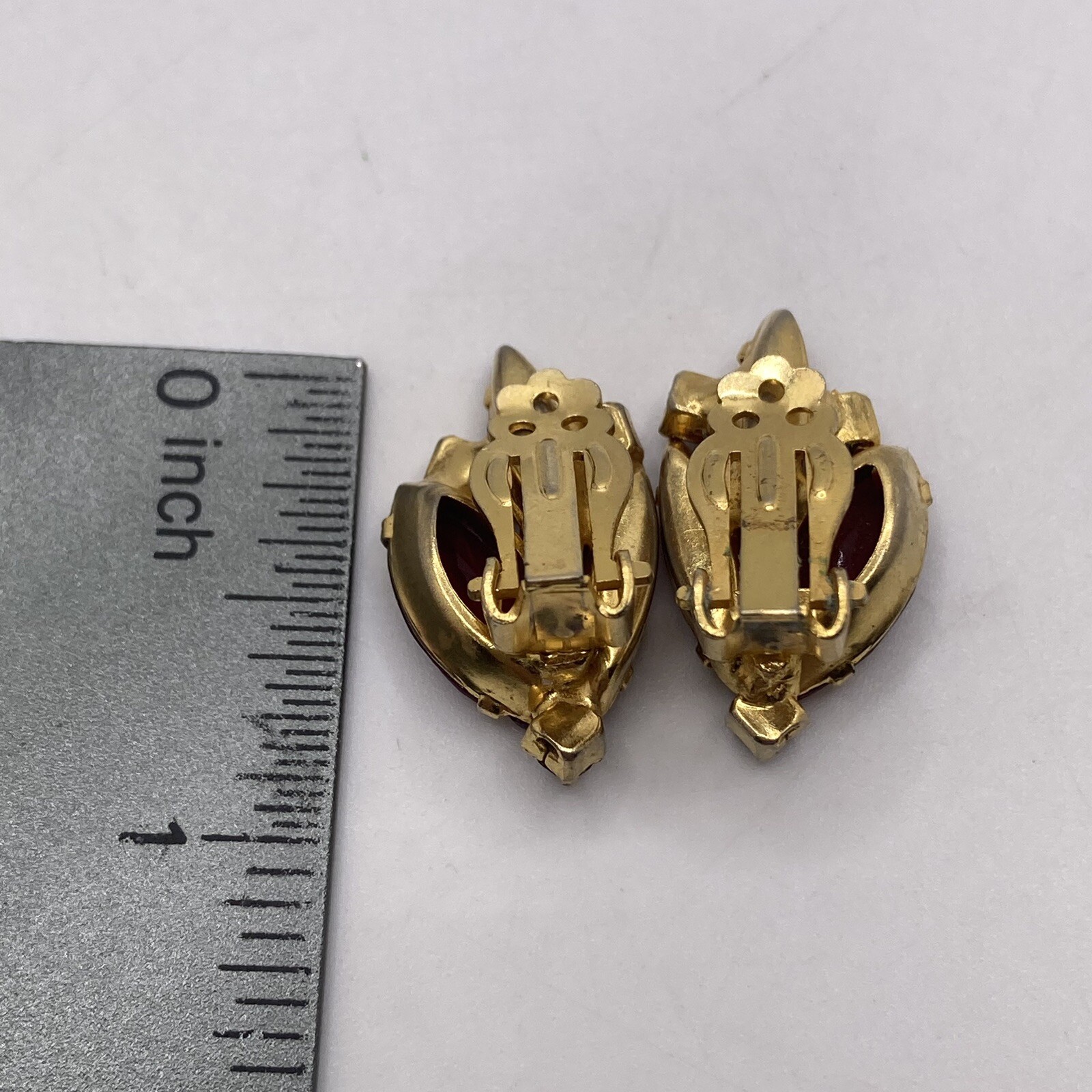 VTG Fuchsia Pink Red Glass Rhinestone Gold Tone Clip Earrings