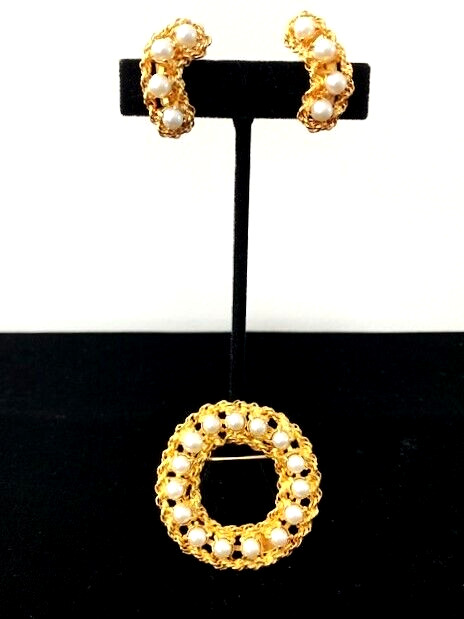 Vintage Signed HOBÉ Circle Gold Tone Chain Faux Pearl Pin Brooch Earrings Set
