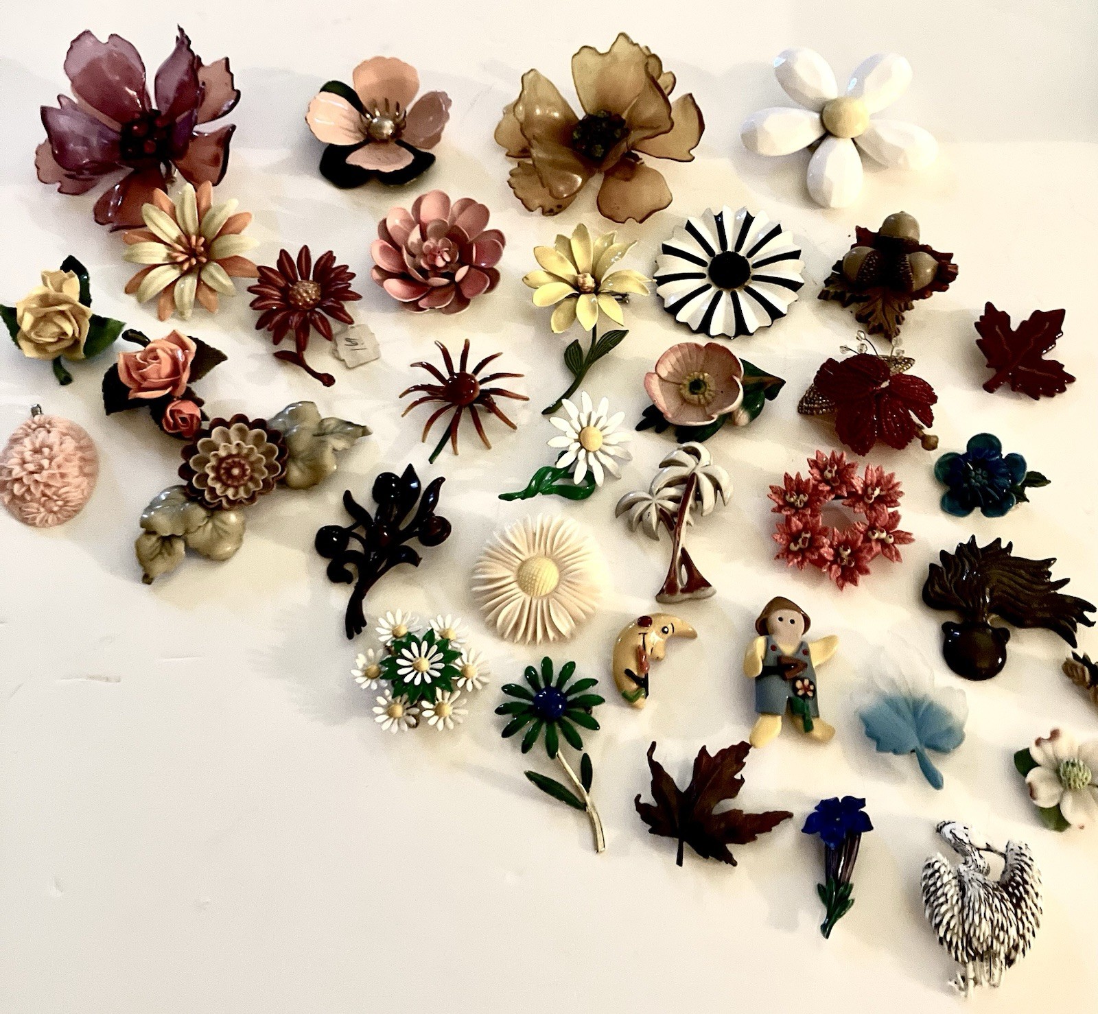 Huge Collection/Lot Vint-Retro Plastic Jewelry/Earrings/Pins/Single-Extra Pieces