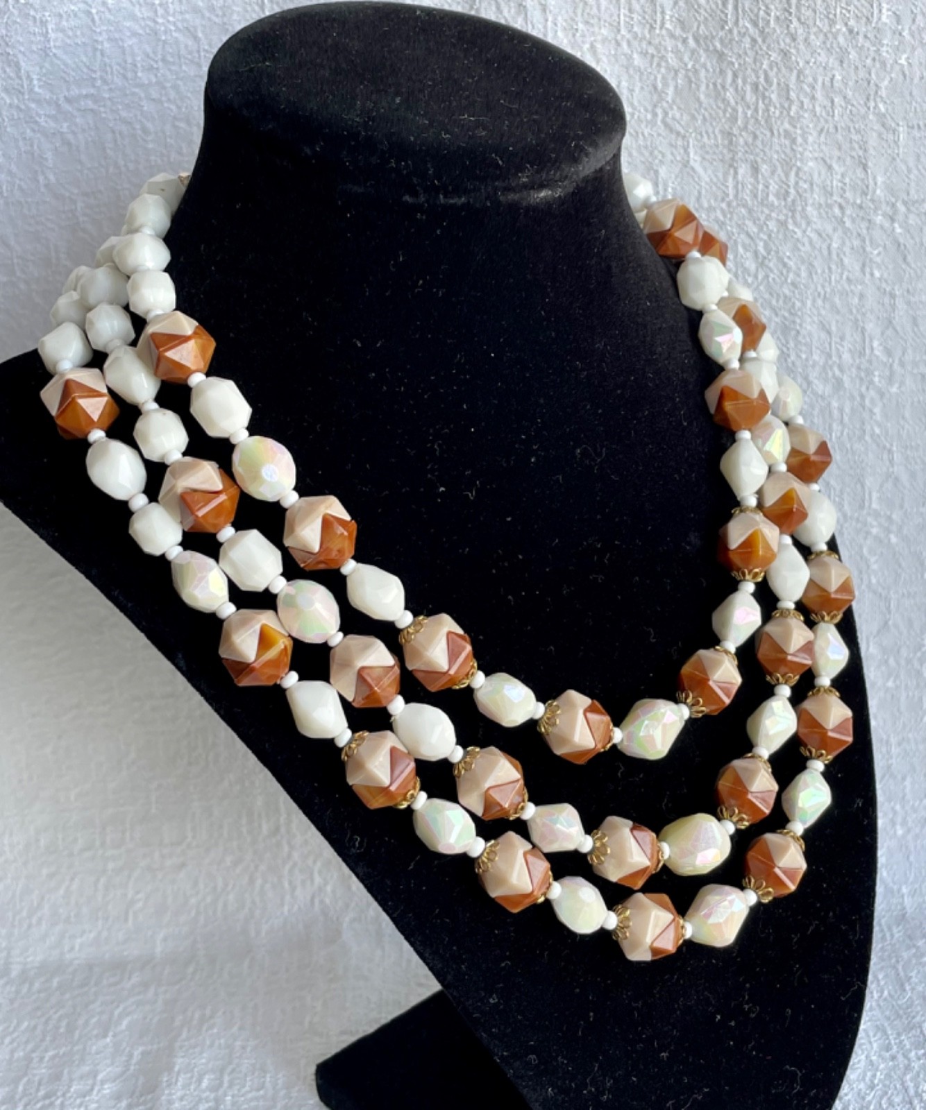 Vintage 3 strand choker neckless, white/brown. Germany