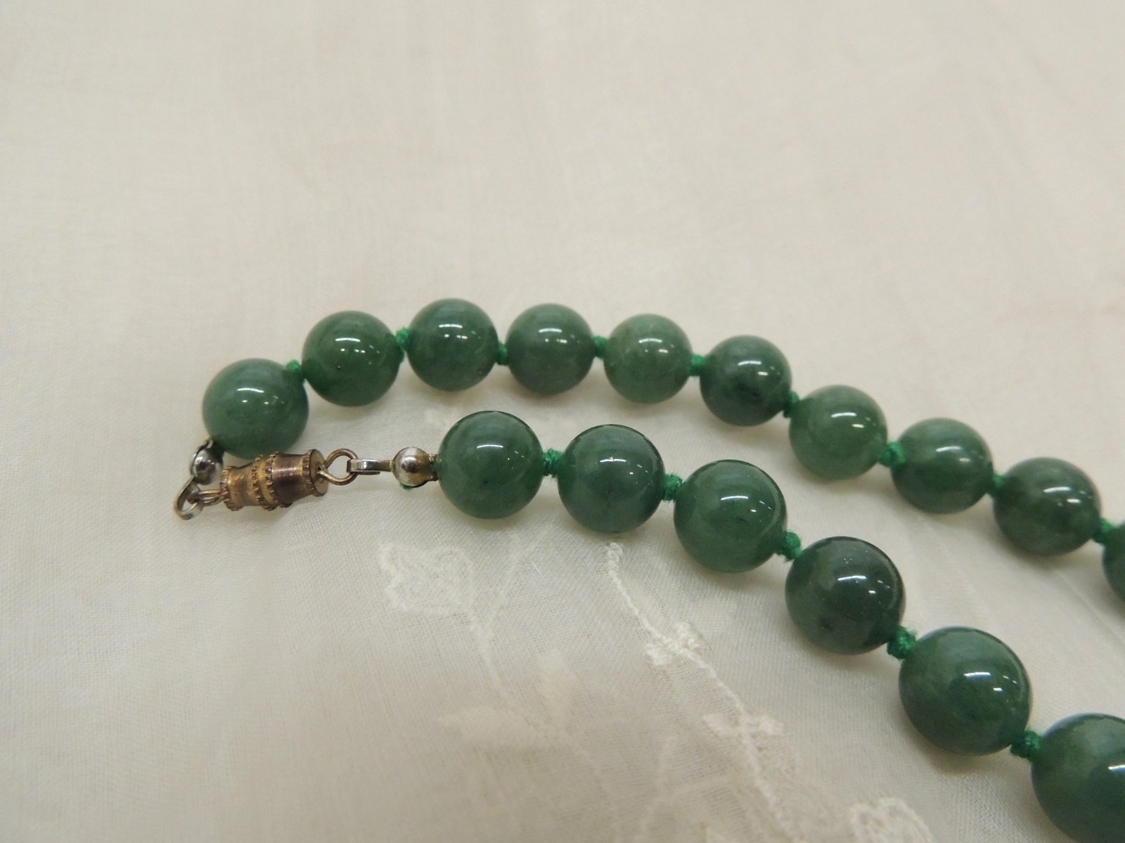 Vtg Dark Green Jade Stone Beaded Knotted Strand Necklace 18″