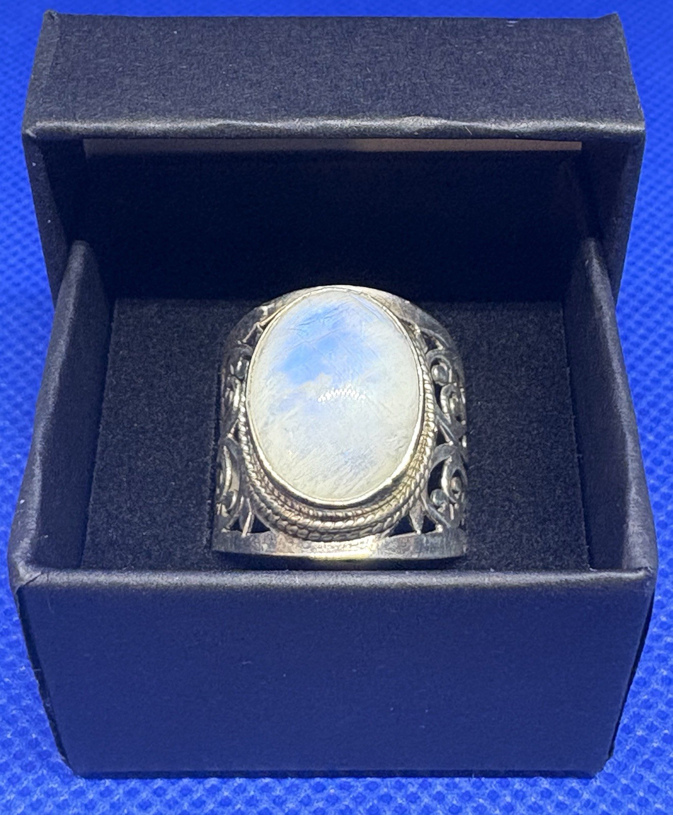 Y68 Chunky 925 Silver Ring size 8.75 Rainbow Moonstone 7 Ct 7.98 g