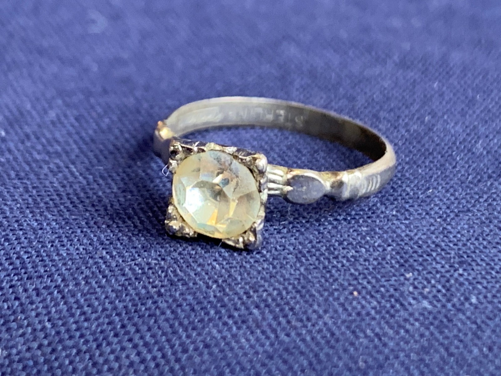 Vtg Sterling Silver Childs Ring 1g Fine Jewelry Size 1.75 Tinted Stone *READ*
