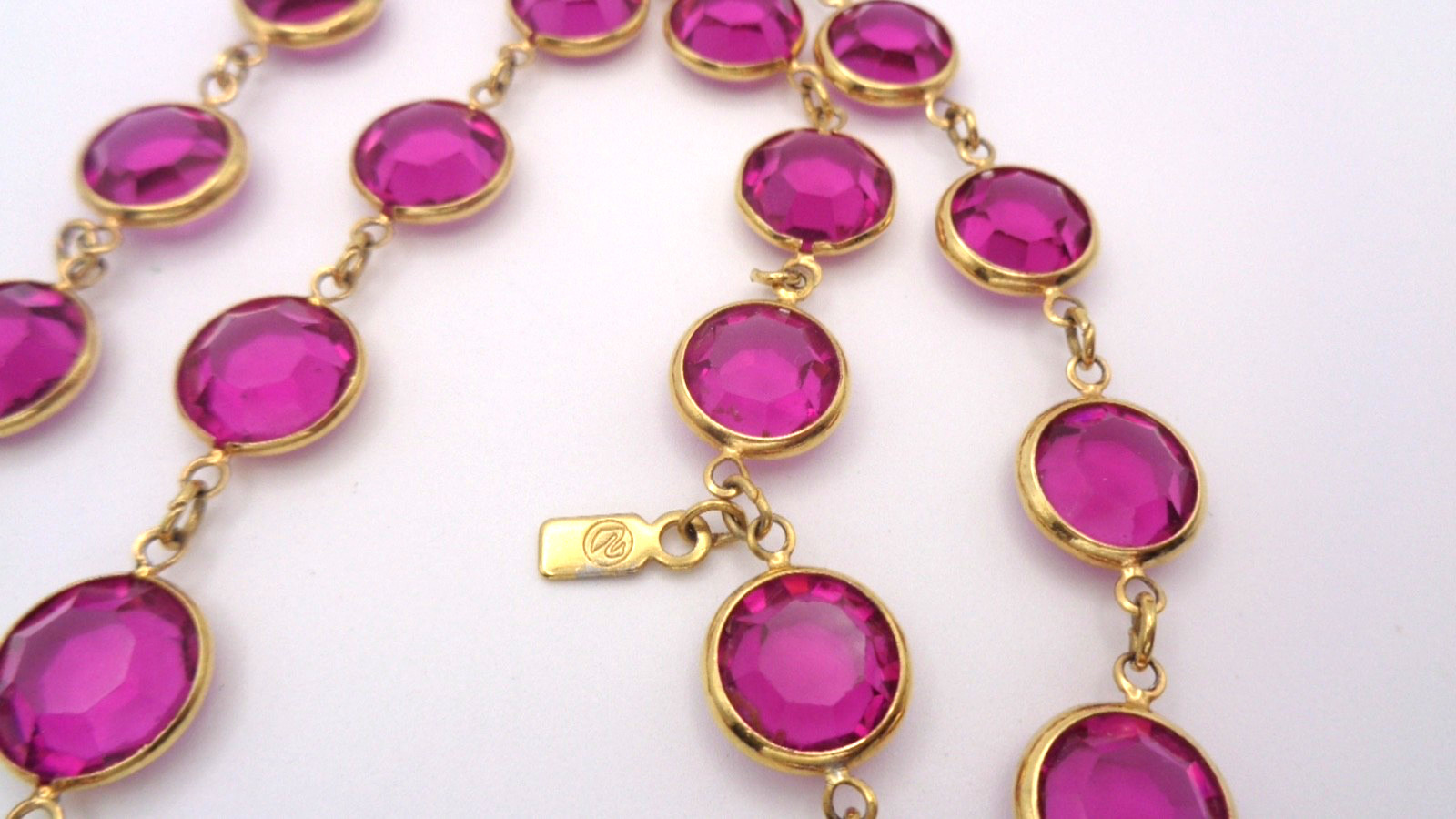 Vintage Signed Swarovski Gold Tone Fuchsia Pink Bezel Set Crystal Link Necklace
