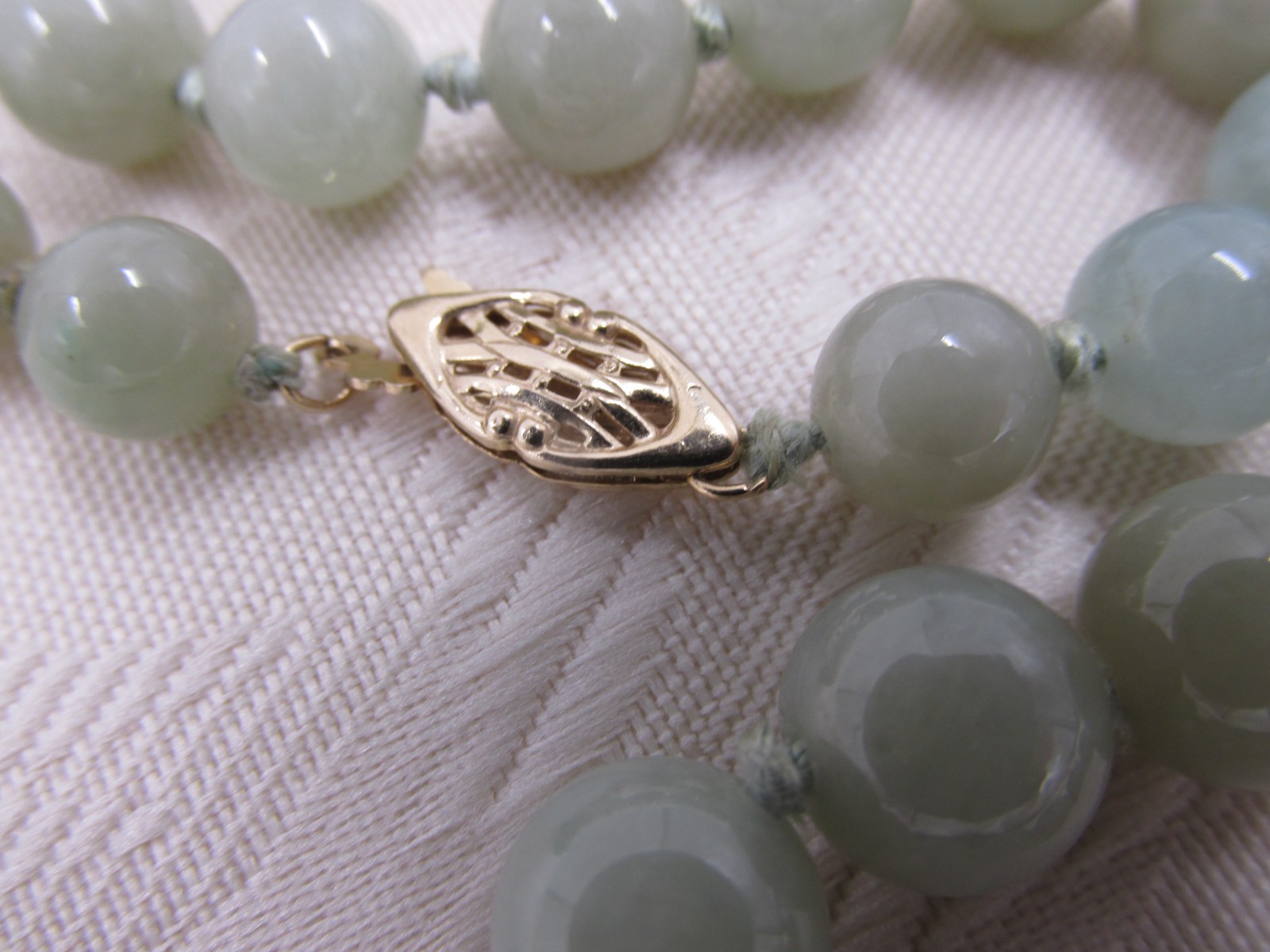 Jade Jadeite Bead Necklace 14K Gold Clasp 22″ Chinese Export Vintage Knotted