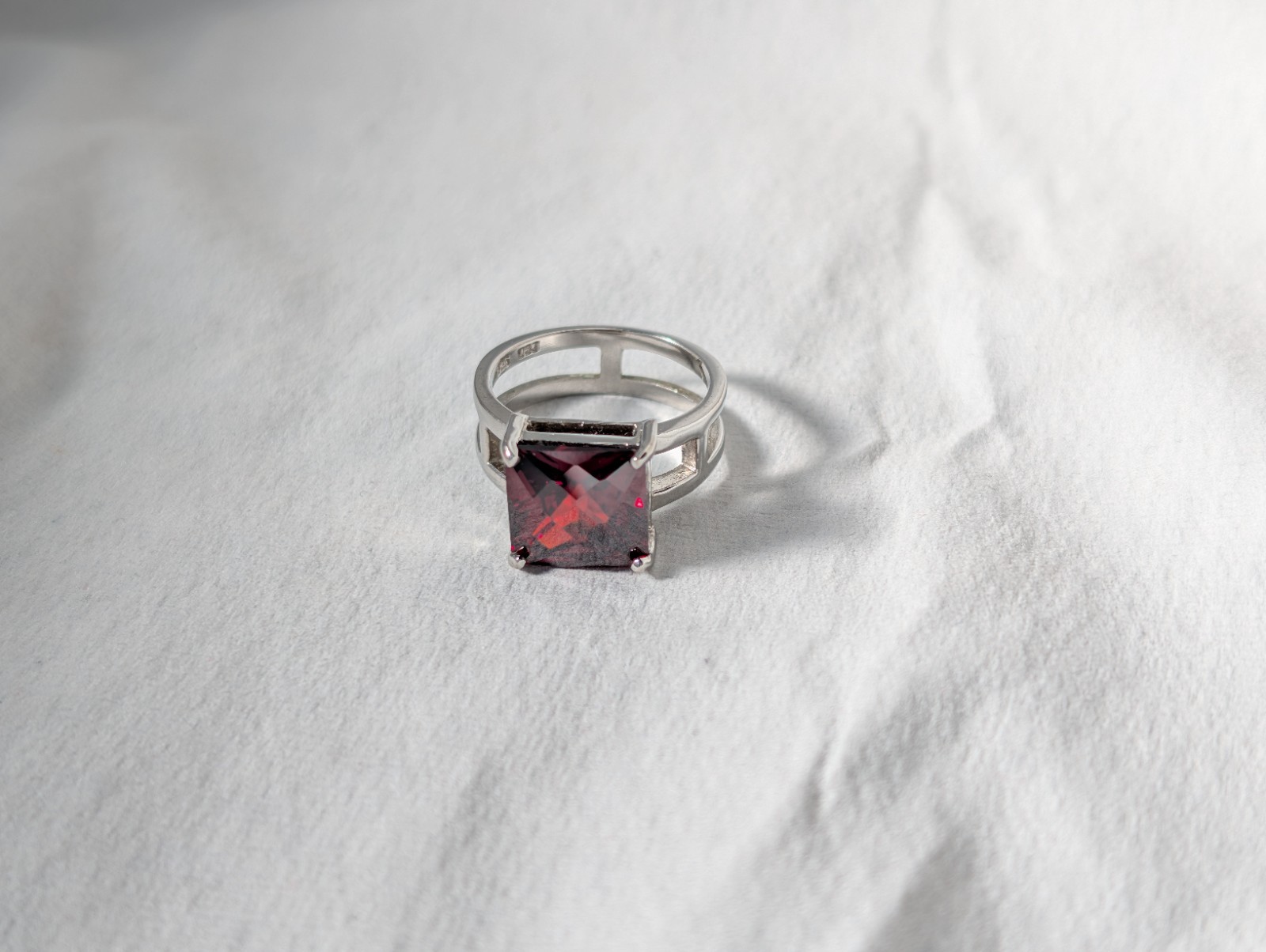Sterling Silver 7Grams DBJ Dee Berkley Jewelry Garnet Red CZ Square Cut Ring S8