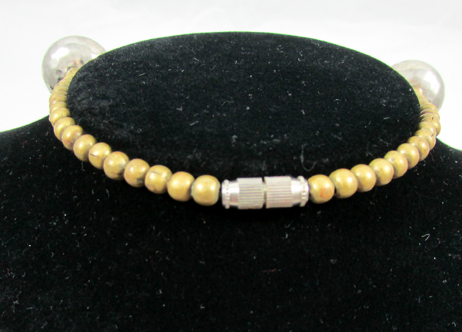 Vintage 60’s – 80’s Era Hammered Silvertone Graduated Oval Beads Necklace