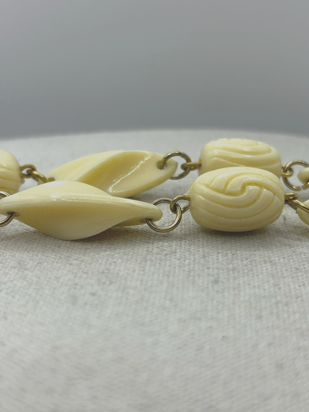 Vintage Ivory Cream Molded And Carved Bead Gold Tone Link Long Necklace 47 Inch