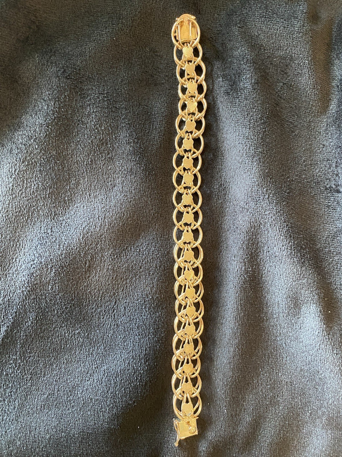 1/20 12k Gold Filled 8 Inch Heart Themed Bracelet With Safety Clasp