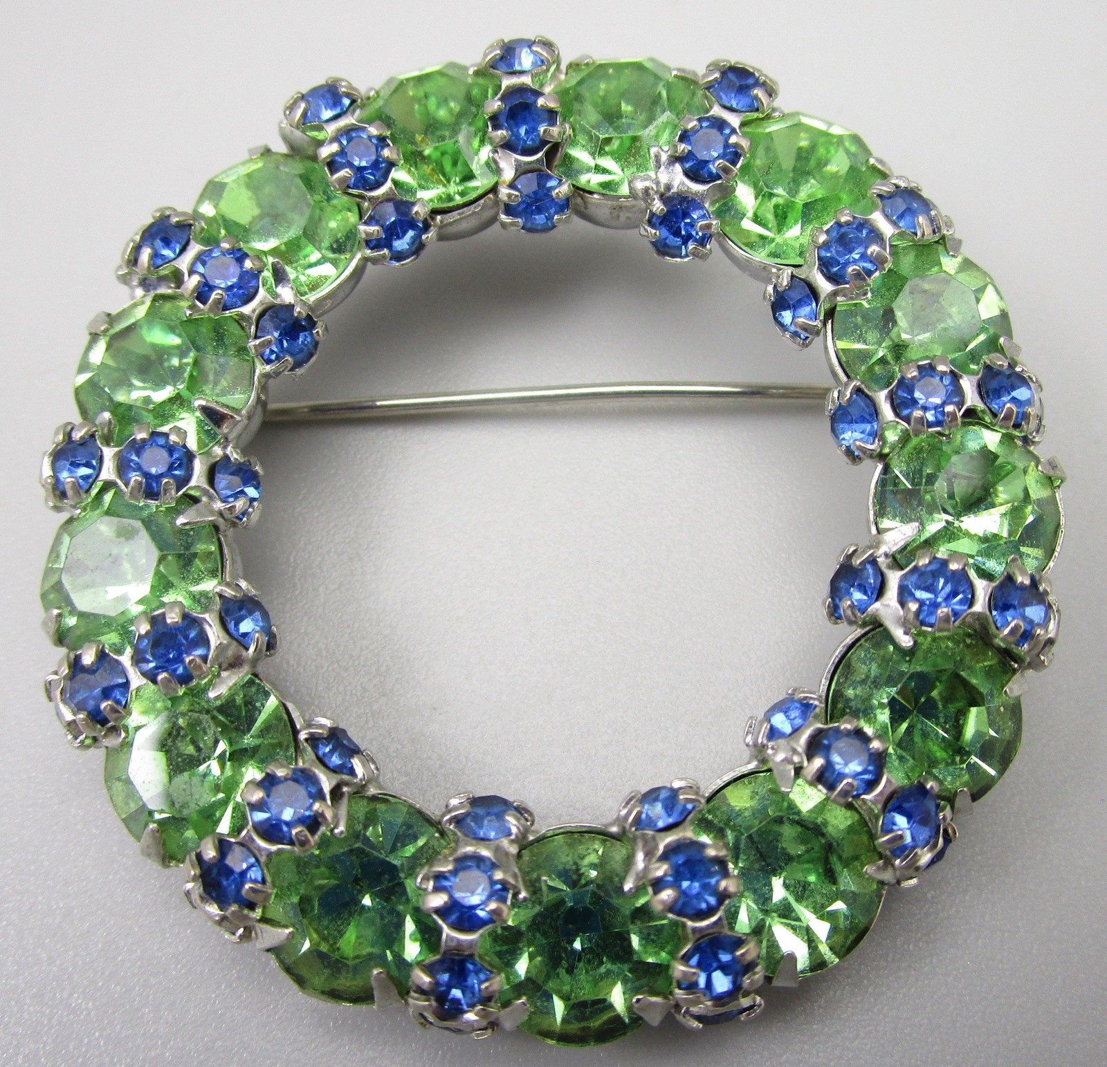 LOVELY 1960’S JOSEPH WARNER GREEN & BLUE RHINESTONE CIRCLE BROOCH & EARRINGS SET