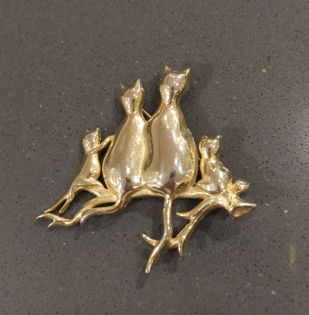 Cats on Limb Womens Gold Tone Brooch/Pin Signed By MJENT 3.5” W X 3.5”H K52