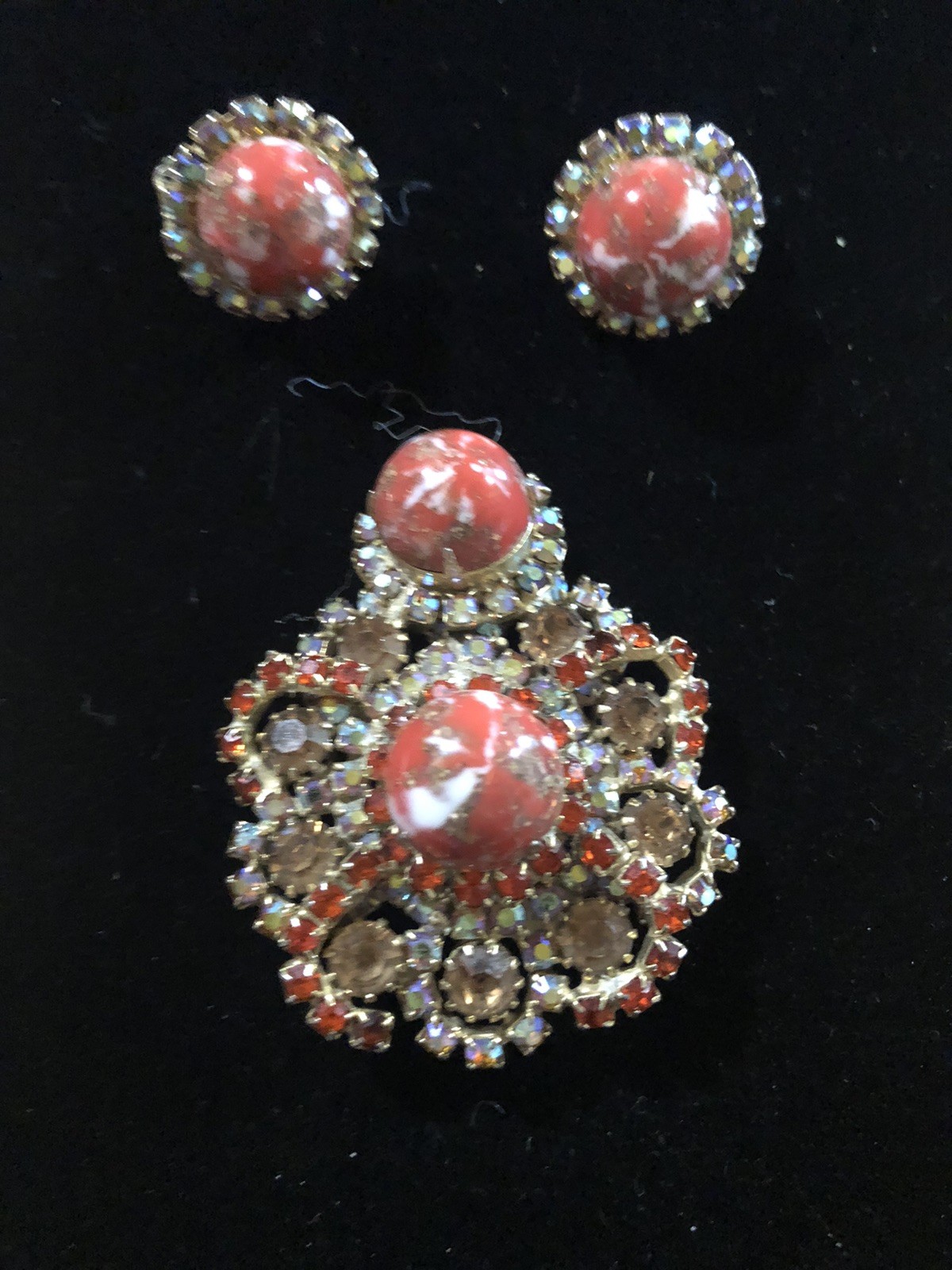 VTG. GOLD TONE RED CABOCHON & AB RHINESTONE BROOCH & CLIP ON EARRINGS SET
