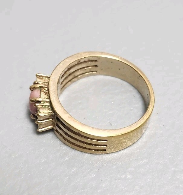 Avon Pink Stone Ring W/ clear Rhinestones Size 6-7 Gold Color