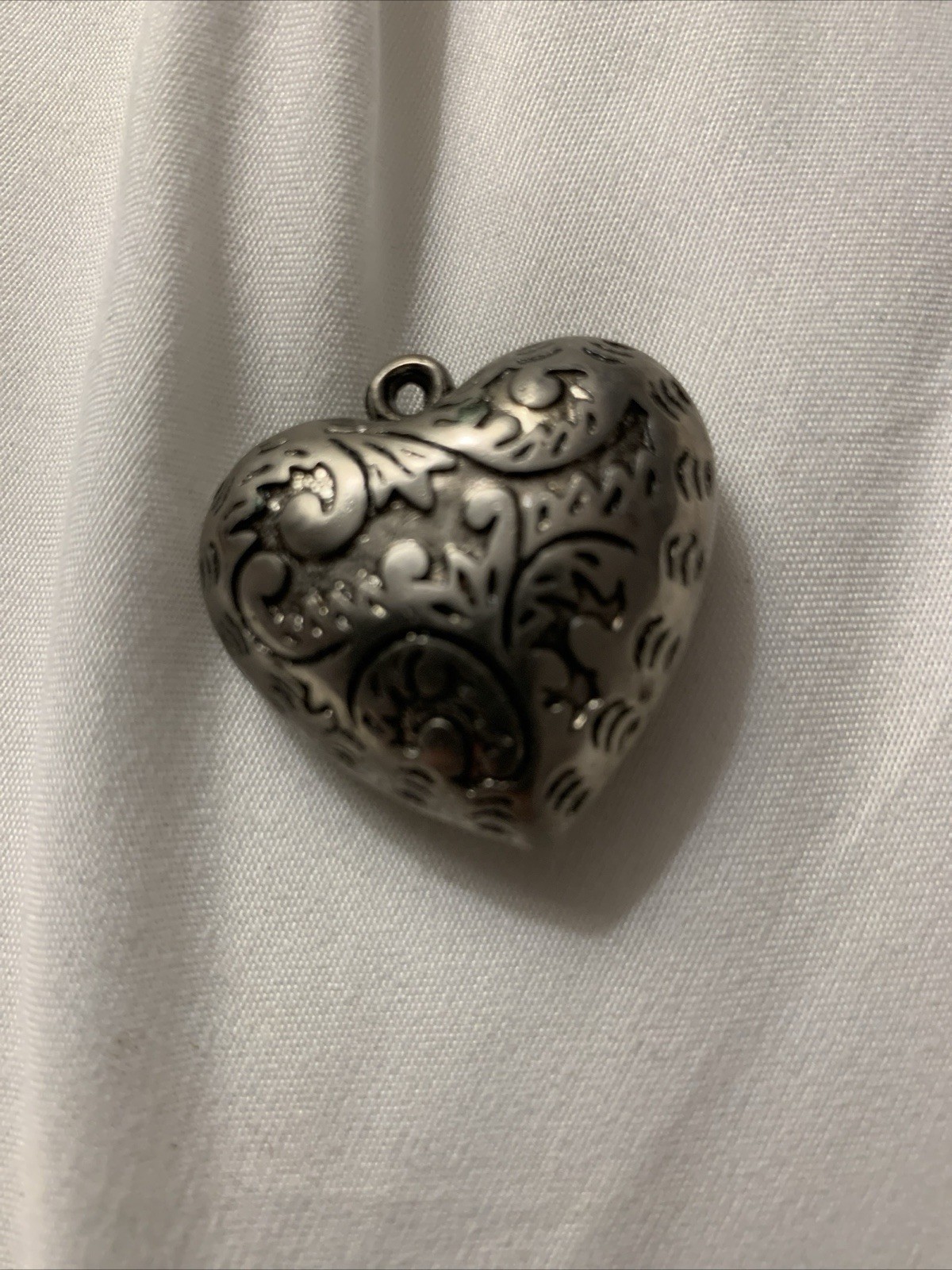 Vintage Elegant Etched Puff Silver Heart