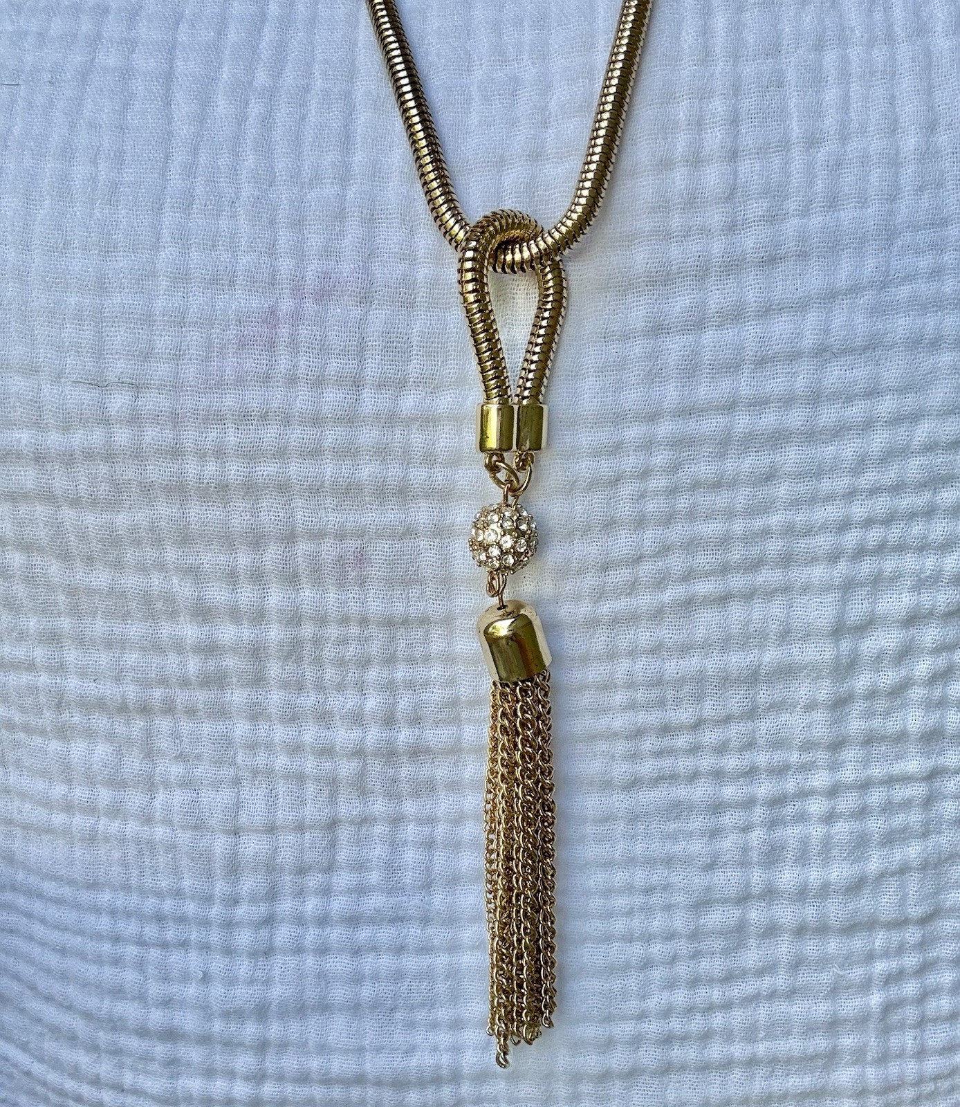 Vintage GUESS Gold-Tone Snake Chain Tassel Lariat Necklace – 1980s/1990s Glam