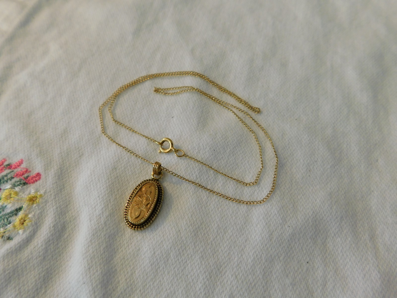 Vintage 12K Gold filled Pendant Necklace in original box