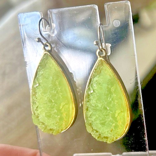 VTG Crystal Geode Light Green Teardrop Dangle Drop Earrings Hook Closure