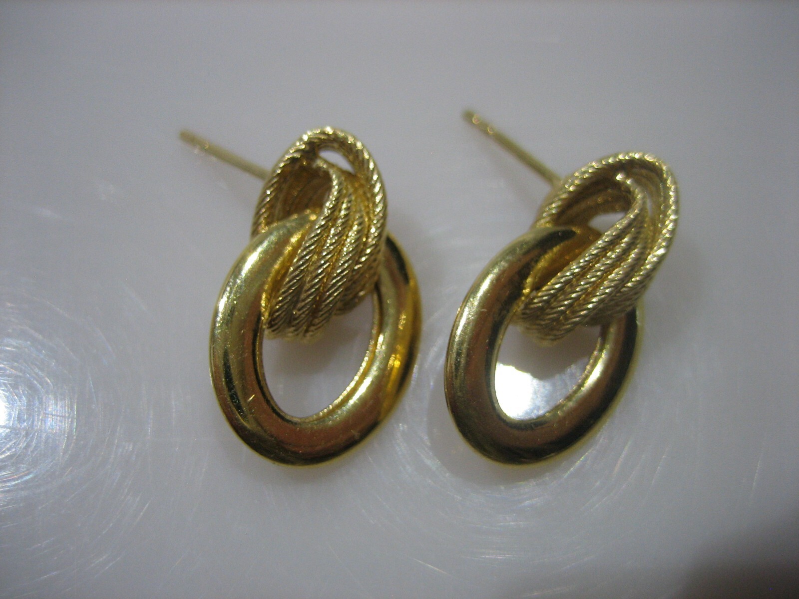 VINTAGE 18K YELLOW GOLD SMOOTH TEXTURED DOUBLE HOOP EARRINGS 2.5 GRAMS
