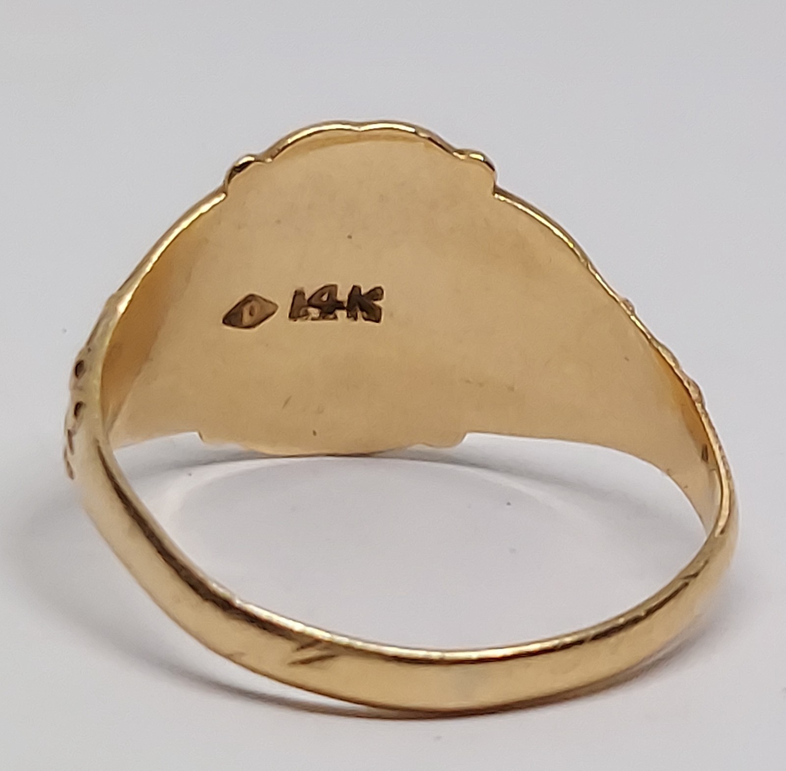 vintage ladies Victorian 14K yellow Gold Signet Ring antique size 9