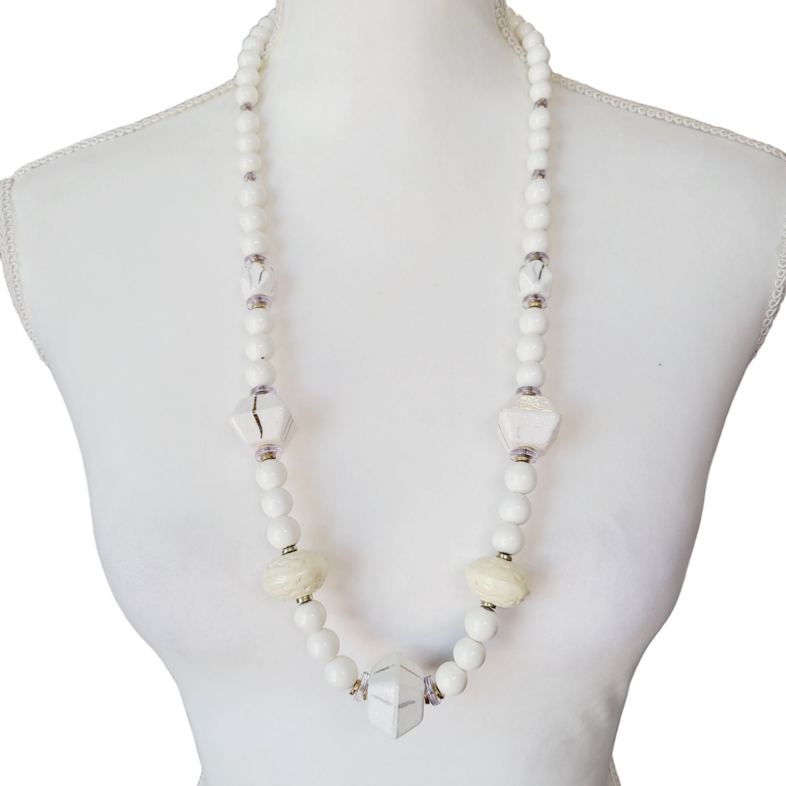 Vintage Retro White Acrylic Beaded Necklace Chunky Business Casual Everyday Wear