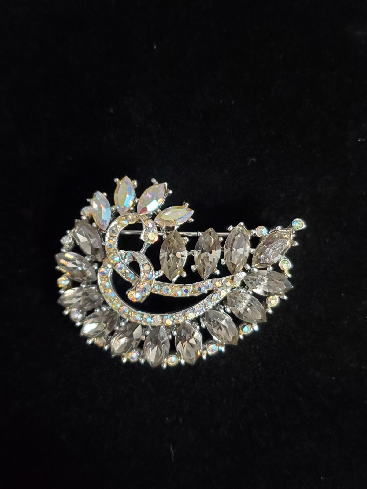 Stunning Vintage Smokey Gray & Arora Borealis Rhinestone Swirl Ribbon Brooch Pin