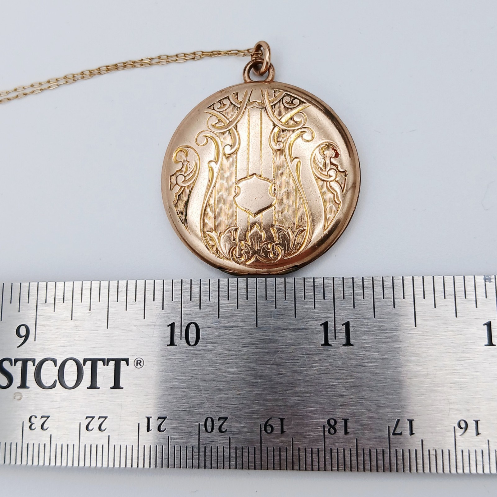 Antique ~ Art Nouveau F.H.S. Co. 12K GF Round Photo Locket Necklace ~ 18″