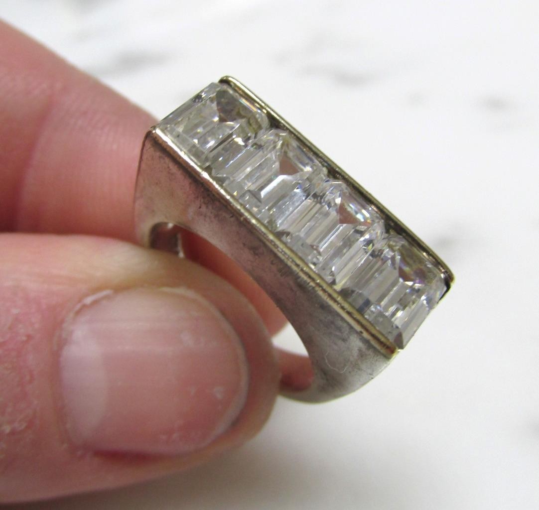 Clear Stone Sterling Silver Channel Ring ~ Size 5 ~ 8.4g ~ 13-A712
