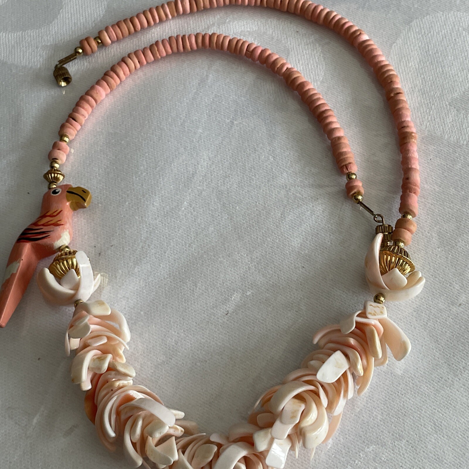Vintage Peach & White Natural Sea Shell & Fun Parrot Beach Wear 23″ Necklace Z29
