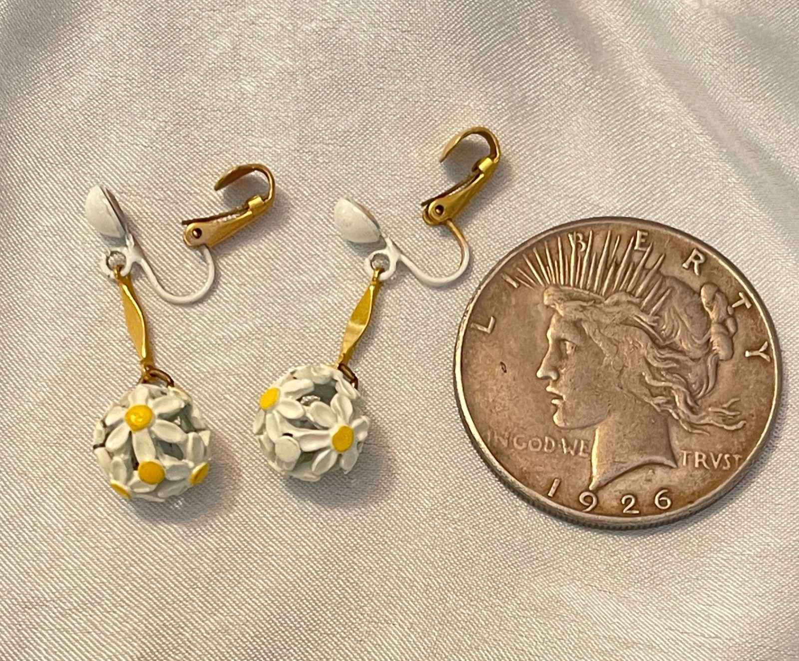 1960’s White n Yellow Dangling Drop Daisy C/B Earrings