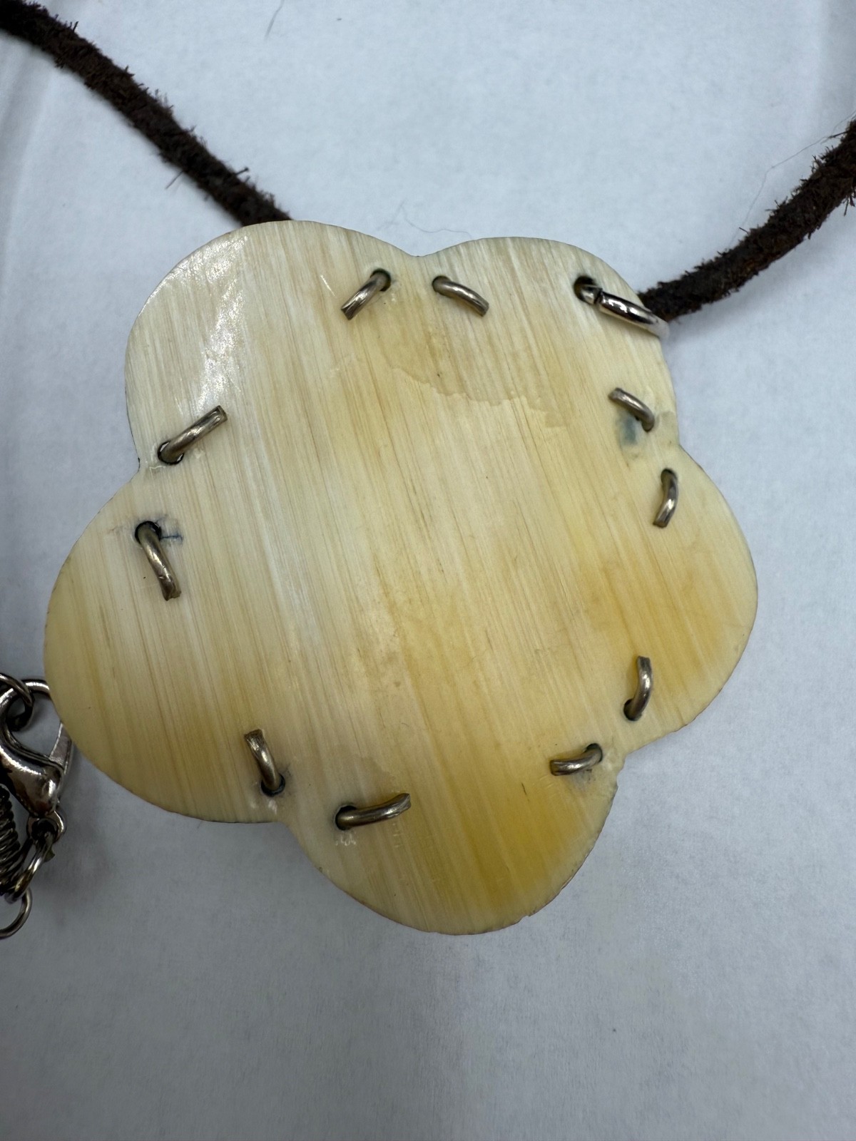 ESTATE BLACK ONYX OR GLASS FLOWER PENDANT SILVER TONE LEATHER CORD NECKLACE 14″