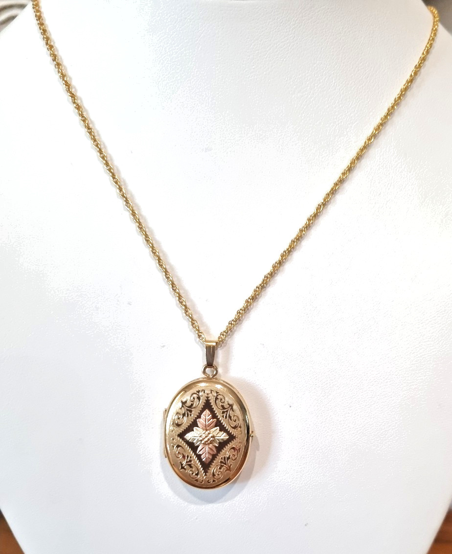 Vintage 14k Gold Fill Locket Black Hills 10k 12k Gold 4 Photo USA made See video