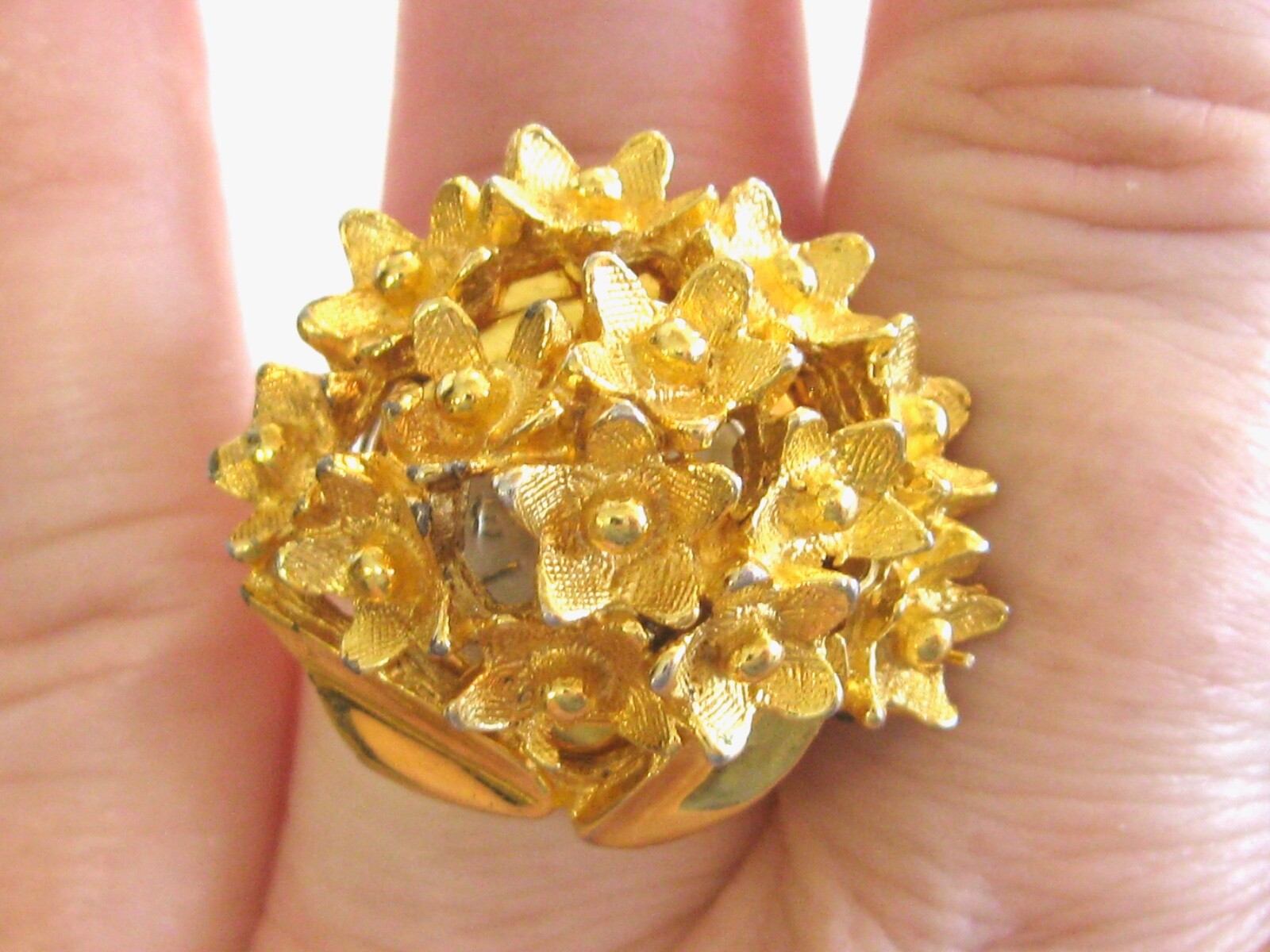 VINTAGE SAMBA MANUAL WIND WATCH RING W HINGED SPRING FORGET ME NOT FLORAL COVER