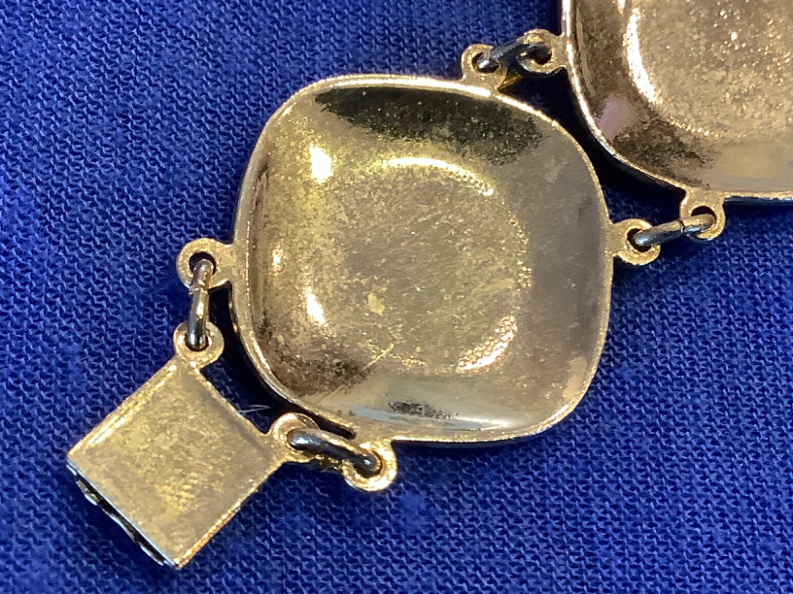 Vintage gold tone round coin chain link bracelet