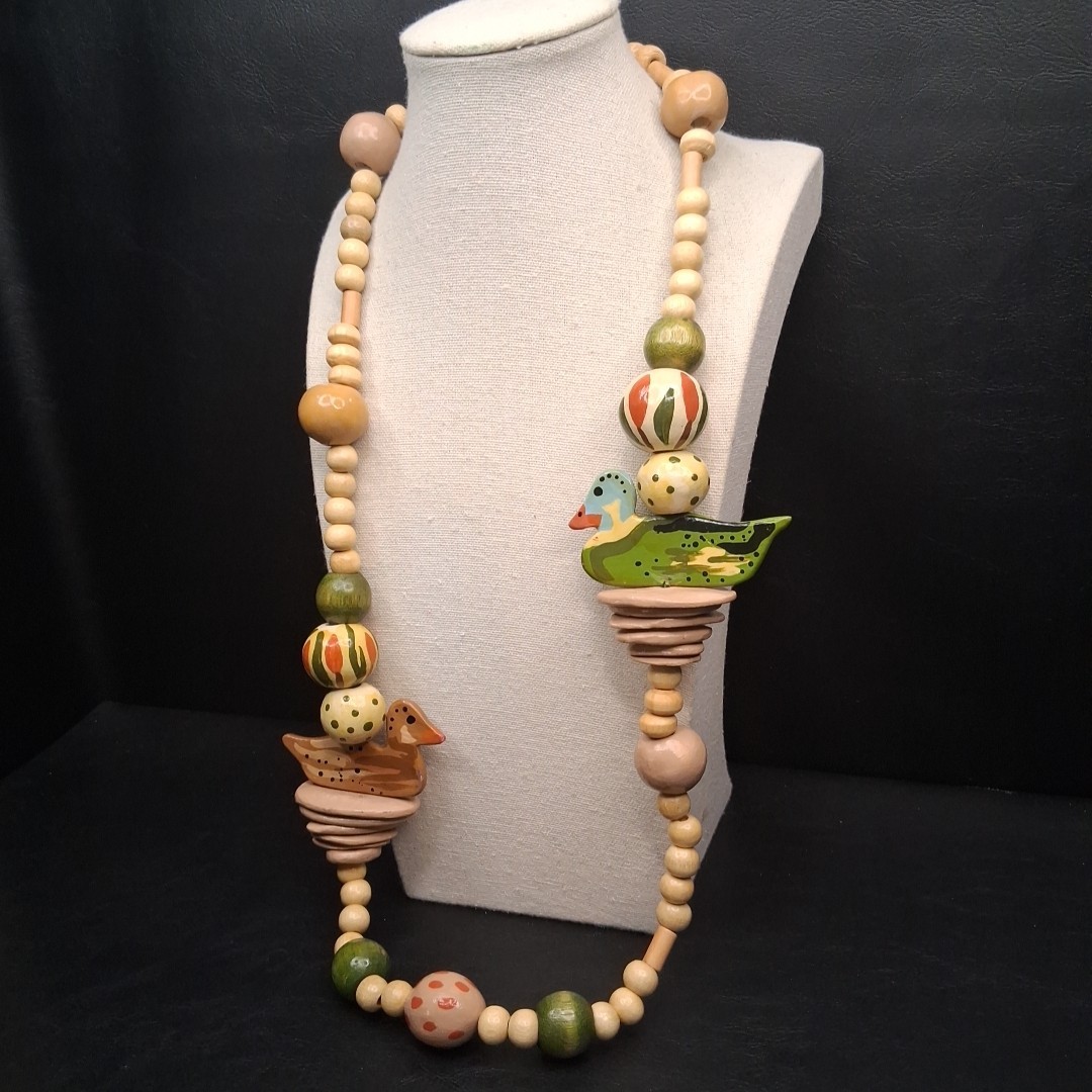 Vintage Multicolor Wood And Ceramic Ducks Statement Necklace. 17.368