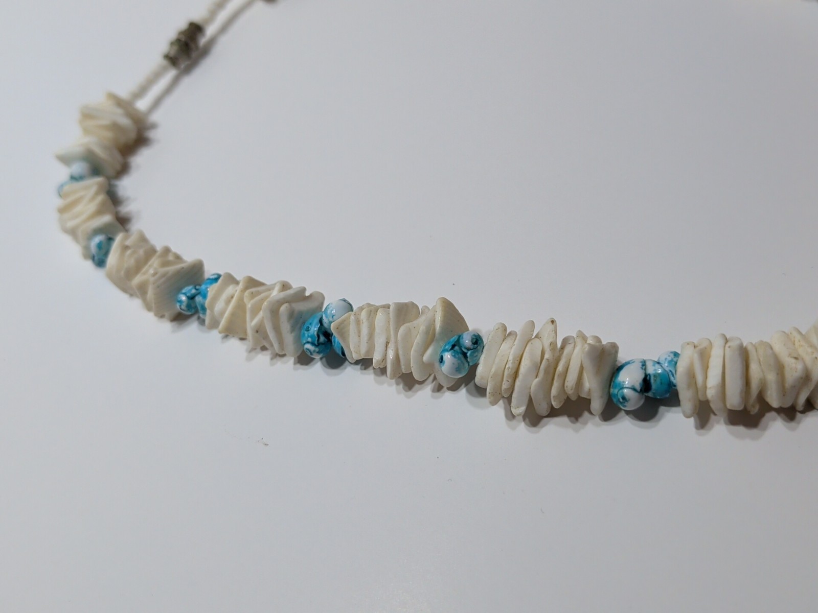 ✨VINTAGE✨ Blue and White Puka Shell and Turquoise Sea shells Necklace 17½ In