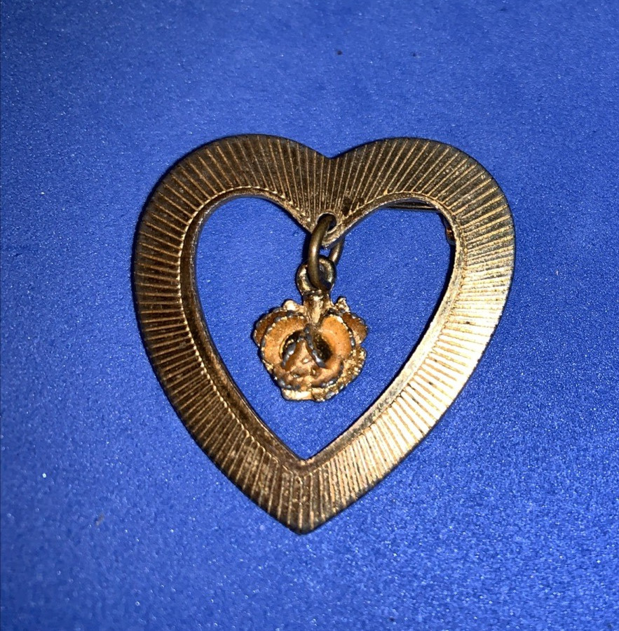 Unsigned Brooch/Pin Gold-Tone Heart with hanging Rose safety catch clasp