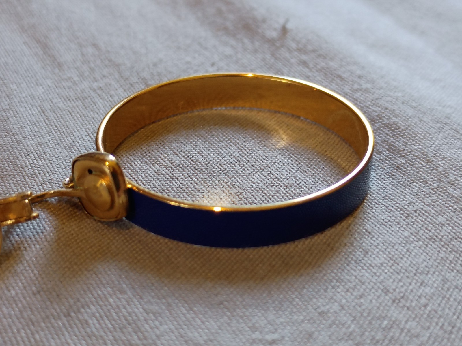 Vintage Crown Trifari Blue Violet Enamel Narrow Clip Earrings And Bracelet Set.